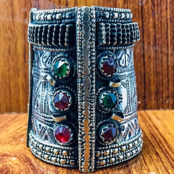 Single Gypsy Kuchi Bracelet With Glass Stones, Hinged, Vintage Cuff - Picture 9 of 10